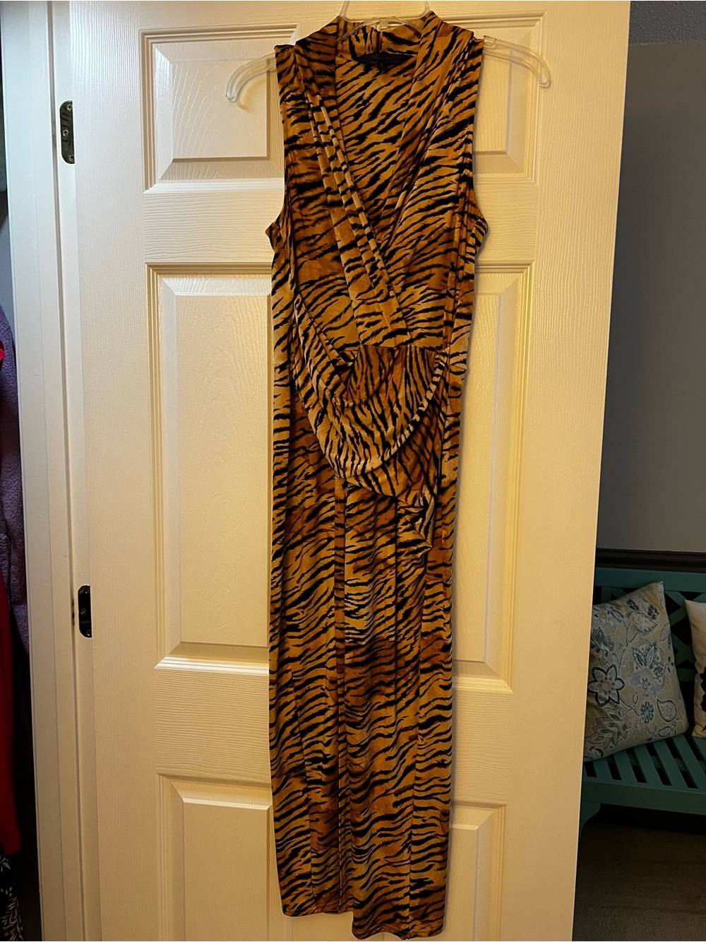 Sleeveless Tiger Print midi Dress - Brown & Black